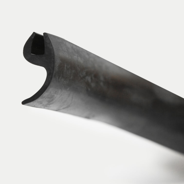 Borracha Do Para-brisa C/aba Normal Accelo 715c 915c Todos